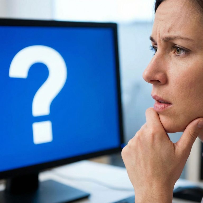 회색 컴퓨터 화면의 물음표를 바라보던 사람이 진료실에서 의료진을 마주보며 직접적인 검사를 받는 모습이다.